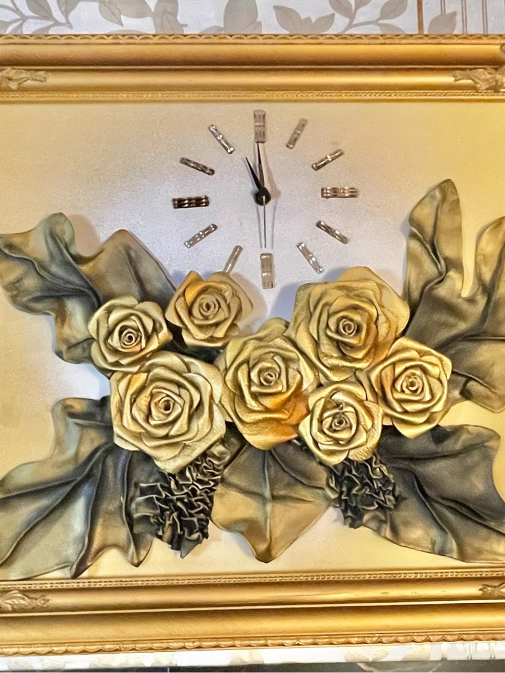 Vintage 3D Sculpted Leather Roses Wall
Clock in Gold Ornate Frame